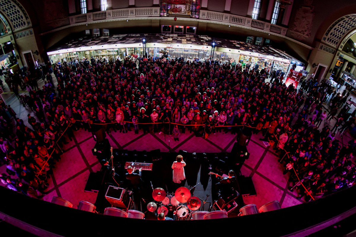 На Киевском вокзале 3 ноября состоятся танцевальные и музыкальные перфомансы при участии артистов разных направлений.

Программа акции: mos.ru/city/projects/… 

#искусствообъединяет #ялюблюмоскву #ночьискусств2019