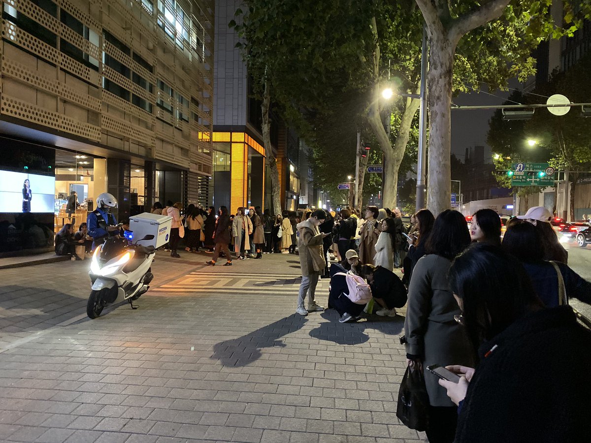 JrEli_'s tweet image. I made it, so many people here showing their love for WONHO. 

We love you so much. @OfficialMonstaX 

 #원호탈퇴반대