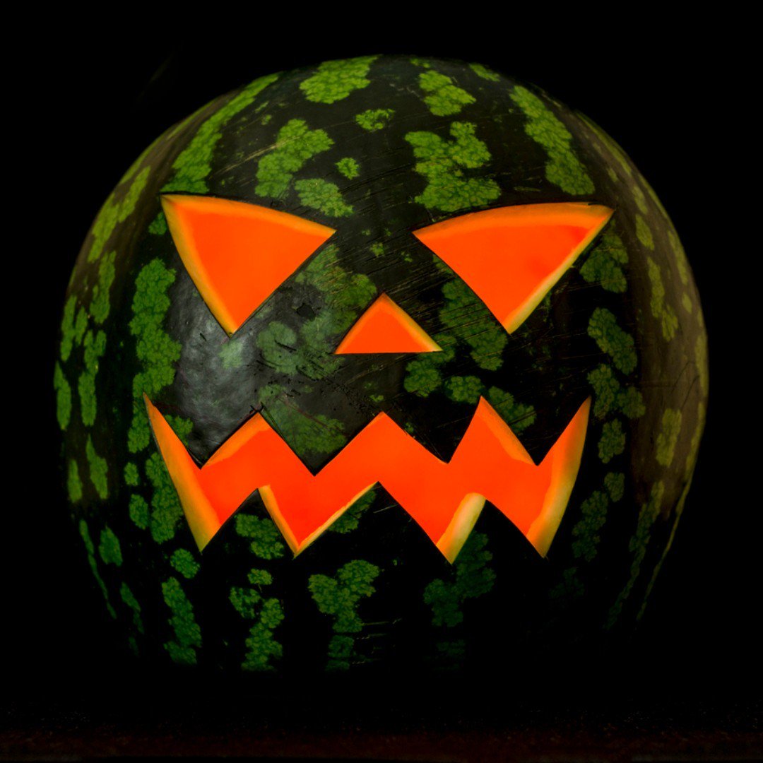 Jupiter__Group's tweet photo. 👻 💀 Happy Halloween! 

Why not swerve the ordinary and carve a tasty #watermelon as your Jack-o'-lantern 🎃 🍉 this year?

#halloween2019 #Freshproduce #Freshfruit #halloween #Jupiter #JupiterGroup #freshfruit #melon #corerange #scaryfruit #fruithacks #lifehacks #notapumpkin https://t.co/UsHflzqksp