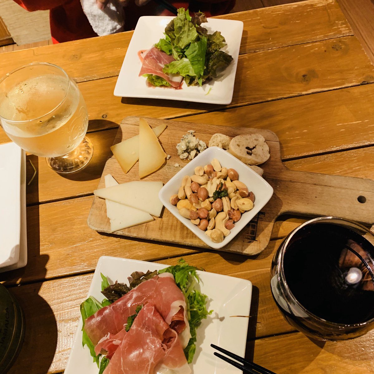 maruocatapi's tweet photo. 今日のひと皿？ 🍷🧀
 #グルメ #イタリアンバル https://t.co/PvmZRegs4q
