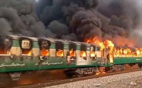 При пожаре в вагоне поезда. Пожар в пассажирском вагоне.