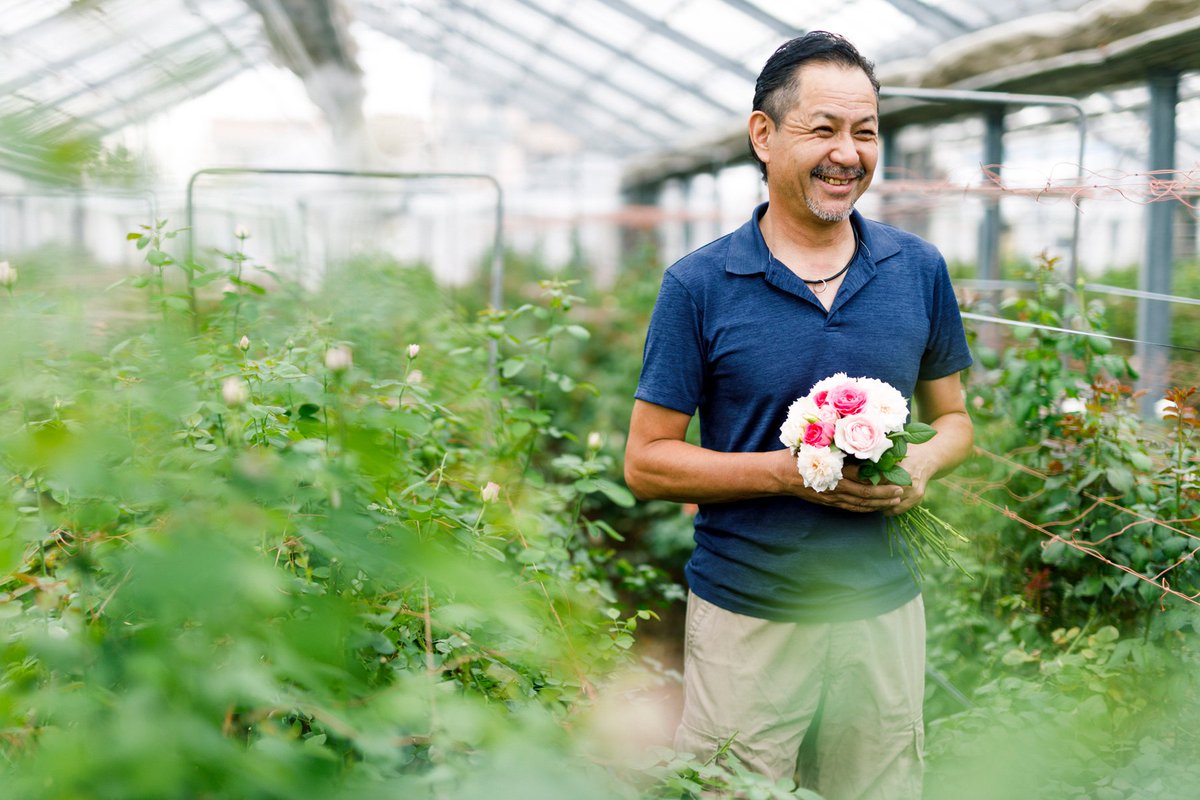 青山フラワーマーケット 青葉台店では 今週末まで滋賀県のバラ 三輪真太郎さんのバラを取り揃えているので お近くにお住みのフォロワーさんはぜひお店のぞきにきてくださいね