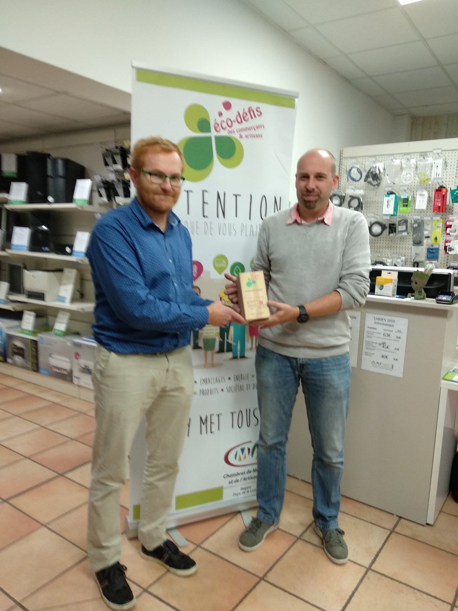 RLSRepair's tweet photo. RLSREPAIR a reçu hier soir le prix Eco Defis remis par la CMA49 #ecodefis #ecologie #cma49 #sictomloiretsarthe https://t.co/OQbIgkiriN
