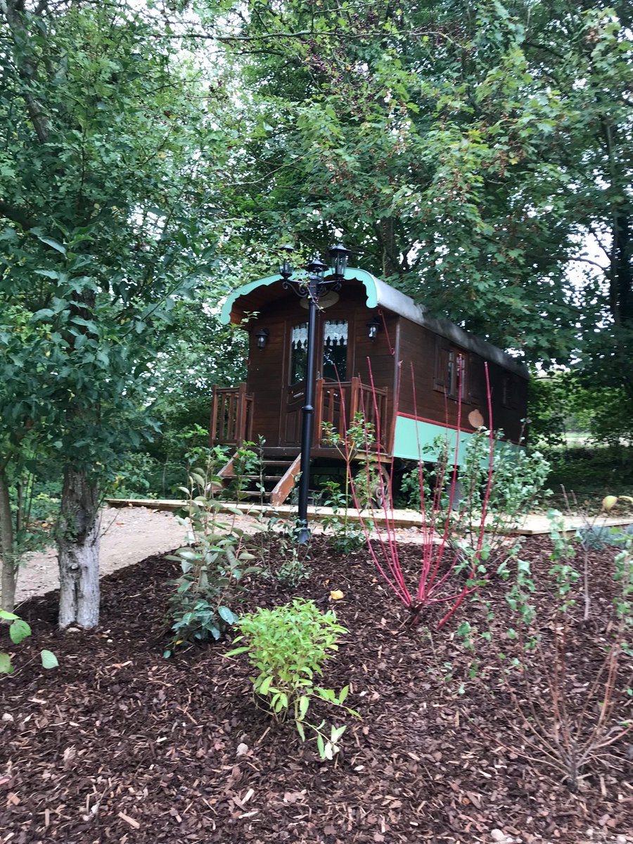 campingtilleuls's tweet photo. Réservez dès aujourd’hui notre roulotte La Bohème pour 2 personnes 
https://t.co/u0ke660rcK https://t.co/zeLjjpMKHt