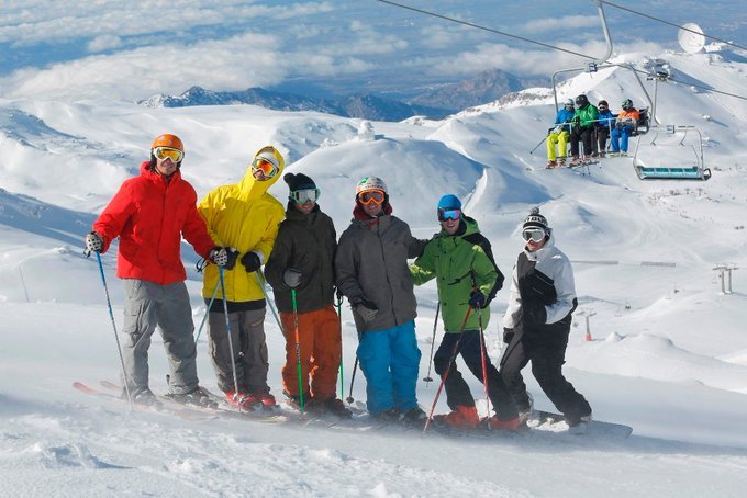 EconoHaciendAND's tweet photo. ⛷ Si tienes un forfait LD #SierraNevada y eres 'nuevo socio' de #SNClub, puedes regalar a
⛷🏂 cuatro amigos 🏂⛷
un forfait de día al 50%.
Encuentra más ventajas en ➡ https://t.co/8qclSL7UOr ✅ @websierranevada 🏂 https://t.co/WvehhQQnon