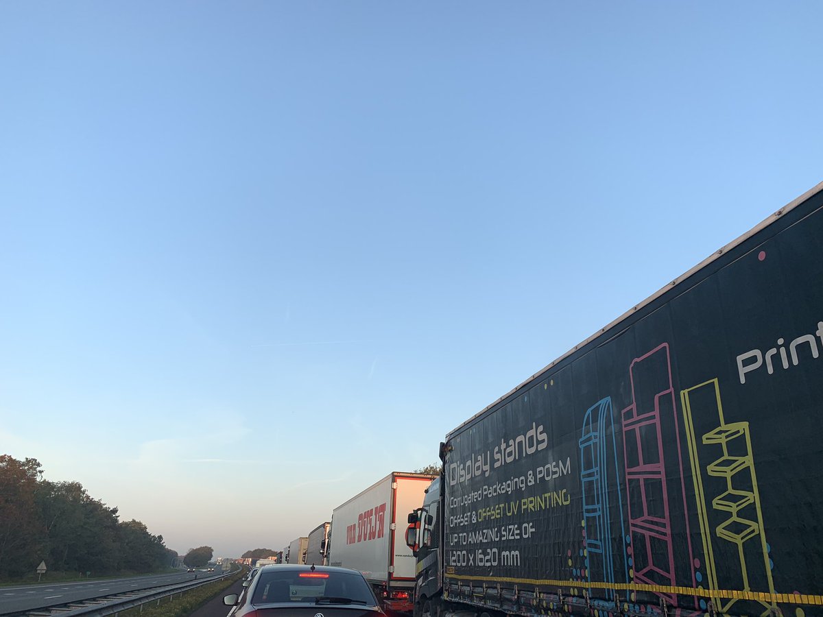 A67Bingo's tweet photo. @ANWBverkeer Morgenstond.... laag hangende zon (in de rug) en toch #bingo #stilstaan https://t.co/ZSOfCpnb27