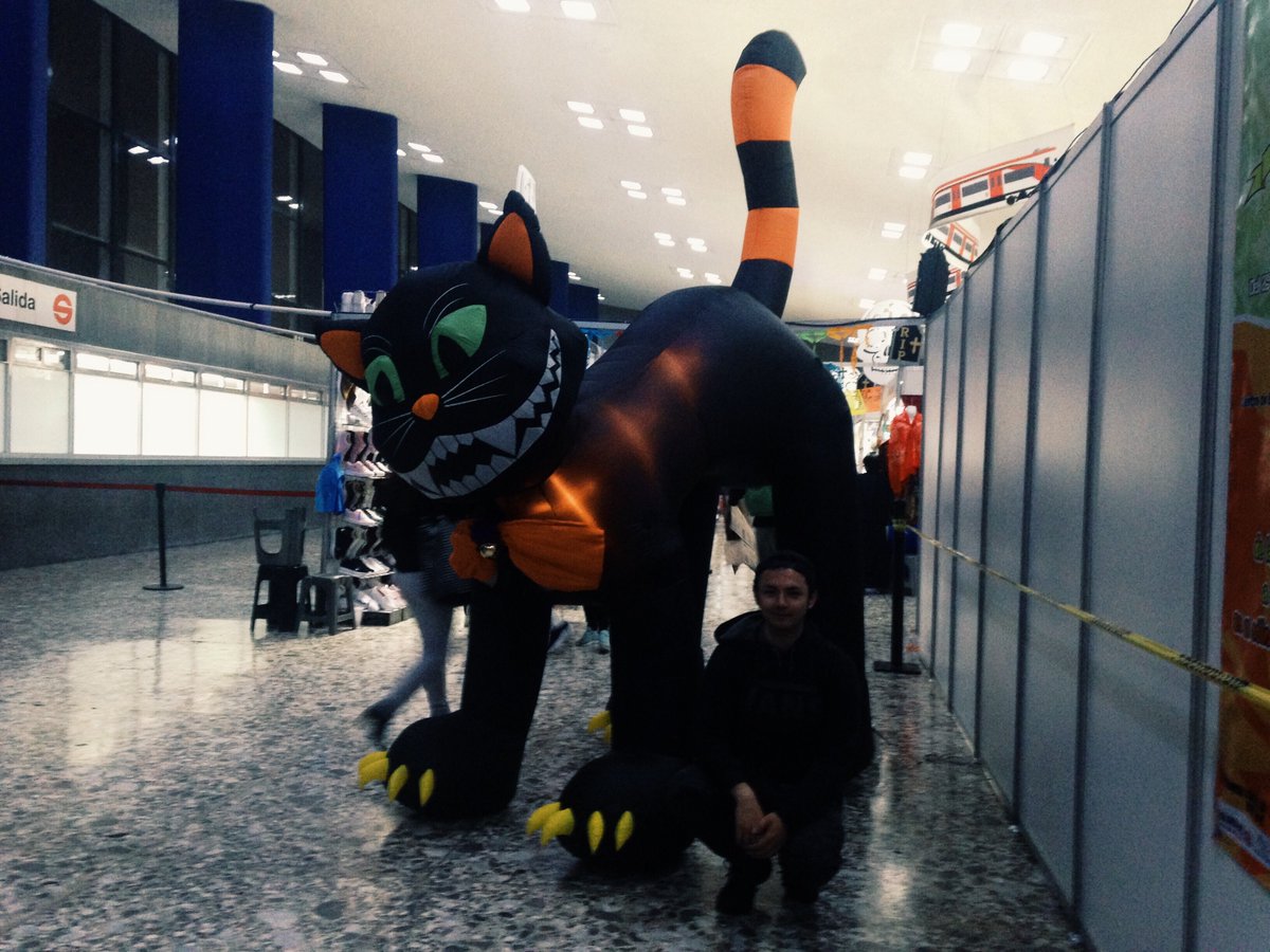 EricVera539's tweet photo. "Something About Us…"
😺❤️😀🤘
#ericvera #ev539 #blackcat #musician #cdmx #actor #guitarplayer #petrucci #halloween #aseasonthing #withafriend #myfirstpictureat27 https://t.co/mUzhfCPIsf