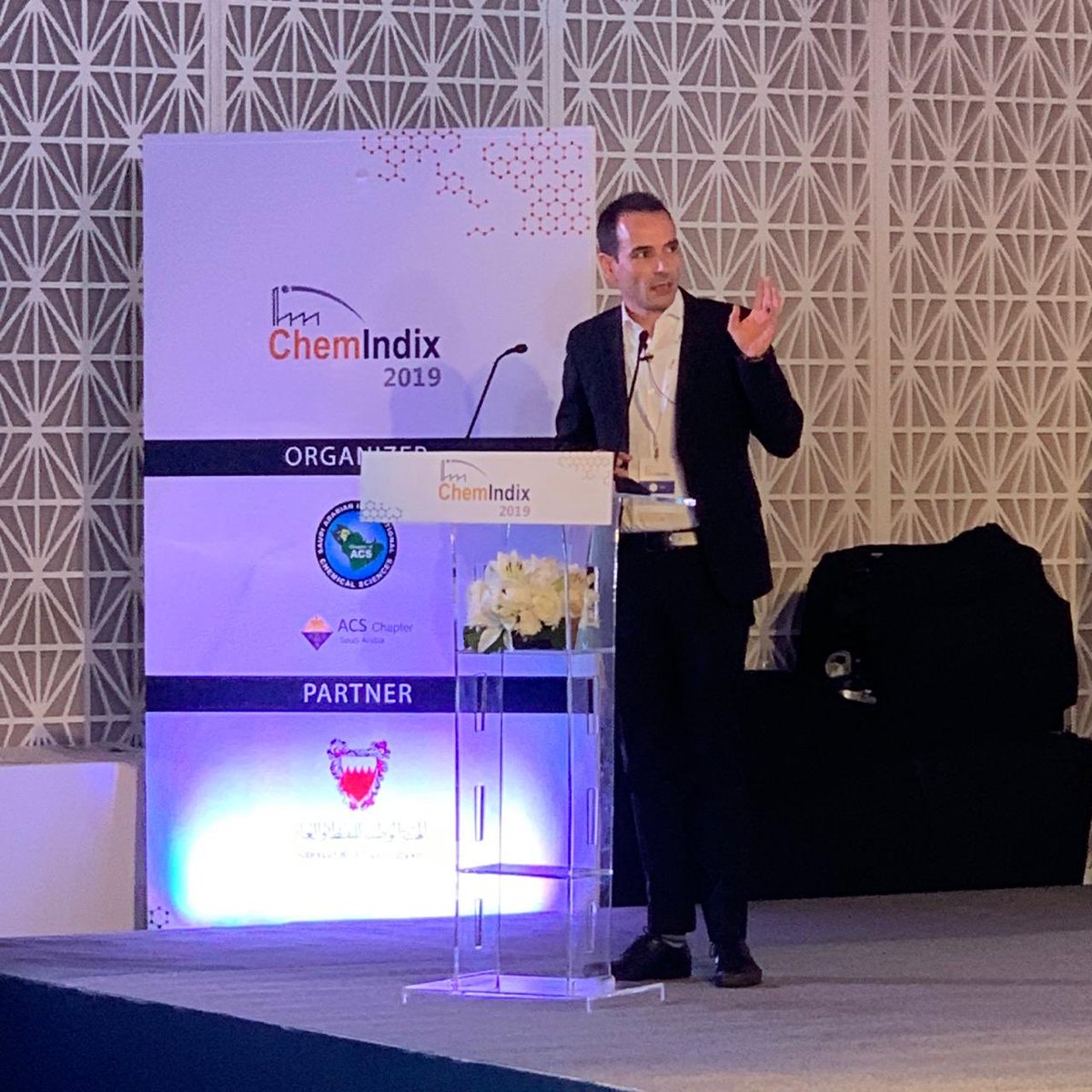 chemindix's tweet photo. Director of #KAUST Dr. Jorge Gascon speaking on the industrial shift of making fuel to making materials

#Chemindix2019 https://t.co/2arLQEsOFr