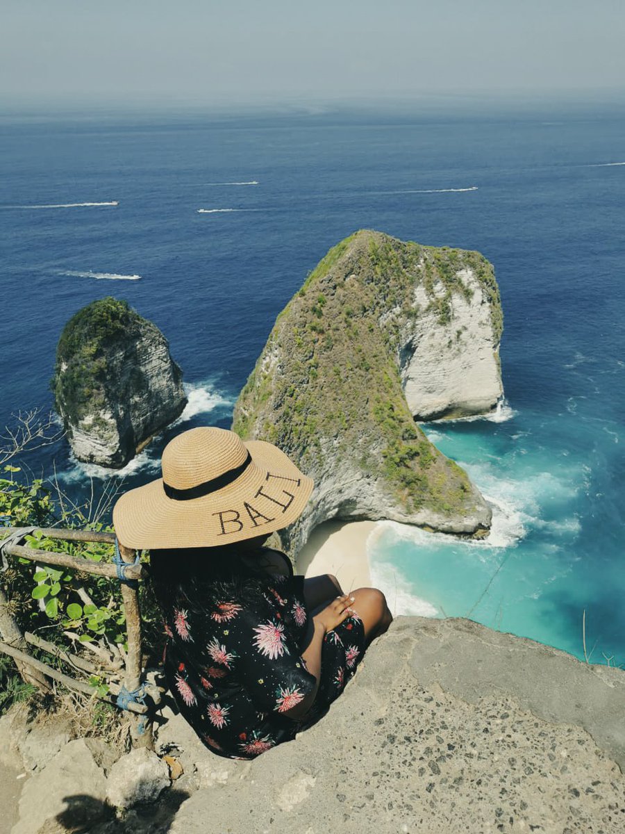Day 2: Nusa Penida IslandSpent the whole day in this island with views to DIE for both in the east and west.1. Diamond Beach stairway, east 2. Kelingking Beach, west3. Tree House, East4. Swinging my way to the sea, east.