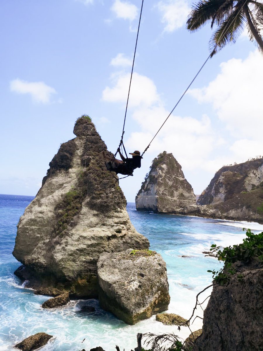 Day 2: Nusa Penida IslandSpent the whole day in this island with views to DIE for both in the east and west.1. Diamond Beach stairway, east 2. Kelingking Beach, west3. Tree House, East4. Swinging my way to the sea, east.