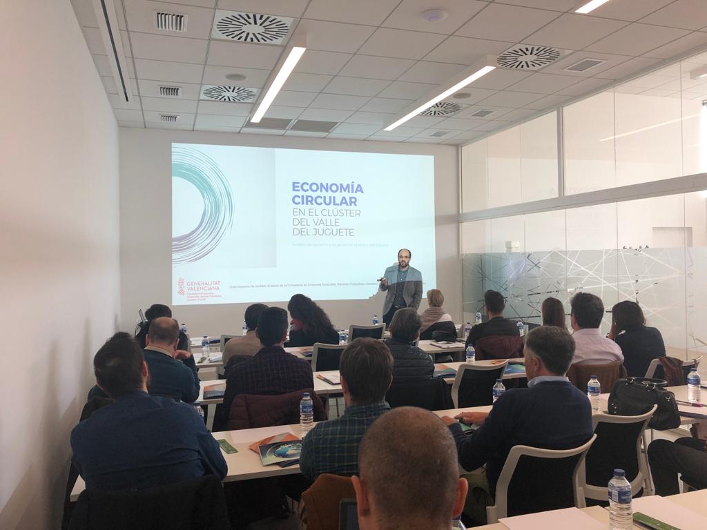 ClusterValle's tweet image. 📌 Tenemos una nueva 📰 en nuestra web...¿Te imaginas de qué hablamos? Te invitamos a que conozcas nuestro proyecto de #EconomíaCircular, un gran proyecto que ya ha superado su primera fase pero que todavía dará mucho que hablar. 

👉bit.ly/2owywZ5

#CEIV
