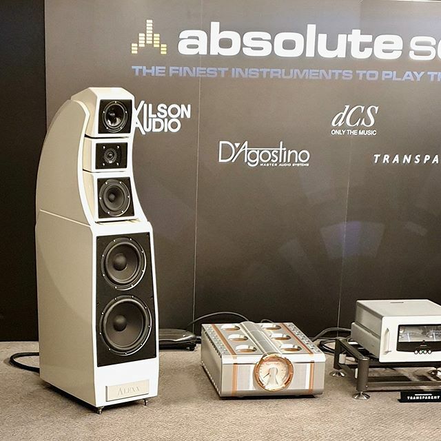 AudioVenue's tweet photo. An amazing sounding room at this years HiFi News show. #wilsonaudiospeakers #alexx #dagastinoinc #dagastinorelentless #relentless #audioresearch #transparentcable #160s #luxuryhifi #luxury #hifinewsshowlive2019 #referencesystem #highendaudio #stereophile… https://t.co/O9ypgTbE90 https://t.co/YWsGdwifJG