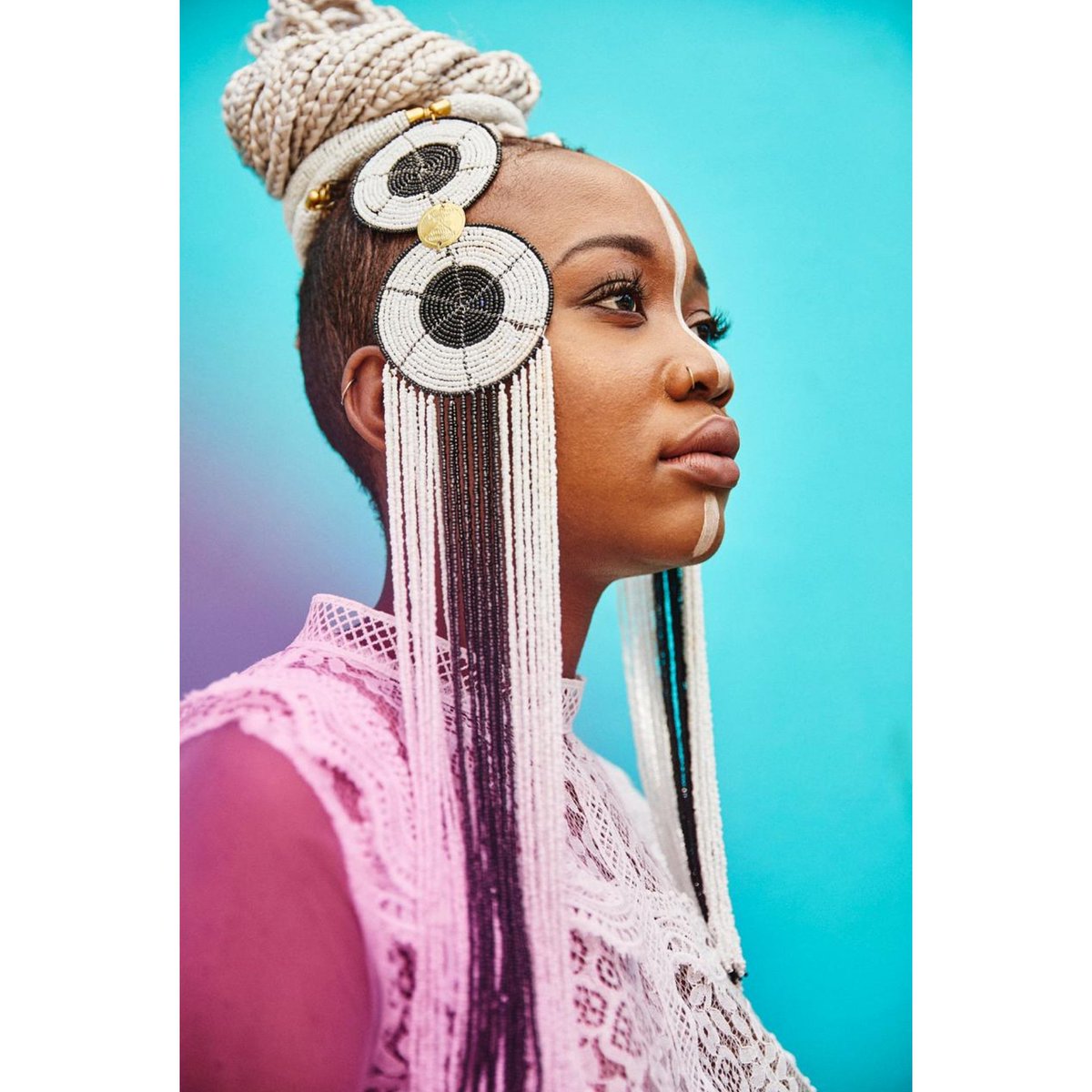 artchildafriika's tweet photo. Track Number 7: iDubane ft @campmasters_sa & @vista_world #iDubanesummer #iDubaneDecember
Styled by : @_missbuttons_
π @nixonmakeup
πΈ @bryanpowellphotography
#SoundbathEP link in bio β€οΈ https://t.co/IjB9smaBRk