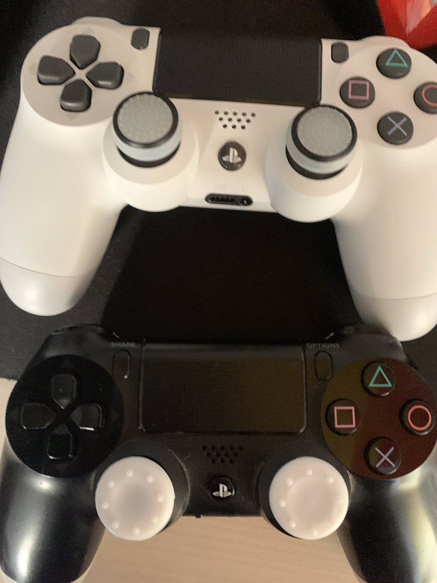 ๐๐ฅ๐ก๐๐๐ ๐๐จ๐ฅ๐ค๐ง๐ฉ (@spliceesport) on Twitter photo Notre joueur @VoxizRL a reรงu ses grips <a href="/FatalGrips/">Fatal Grips</a> ! Et si comme lui vous personnalisiez votre manette ? RDV sur fatalgrips.com et bรฉnรฉficiez de -10% avec le code ยซย evoesportย ยป! Notre joueur @VoxizRL a reรงu ses grips <a href="/FatalGrips/">Fatal Grips</a> ! Et si comme lui vous personnalisiez votre manette ? RDV sur fatalgrips.com et bรฉnรฉficiez de -10% avec le code ยซย evoesportย ยป!