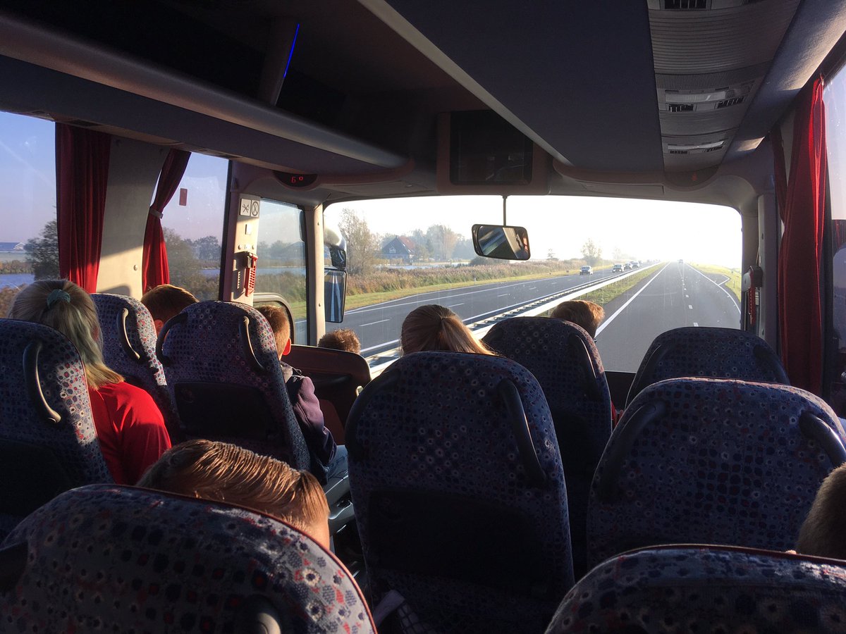 Met groep 7/8 onderweg naar de Klimaattop in Groningen, waar we o.a. onze duurzame onderzoeksuitkomsten zullen delen! 
Samen met de groepen 7/8 van de scholen in Baard, Wommels en Winsum! #duurzaam #KTN2019
