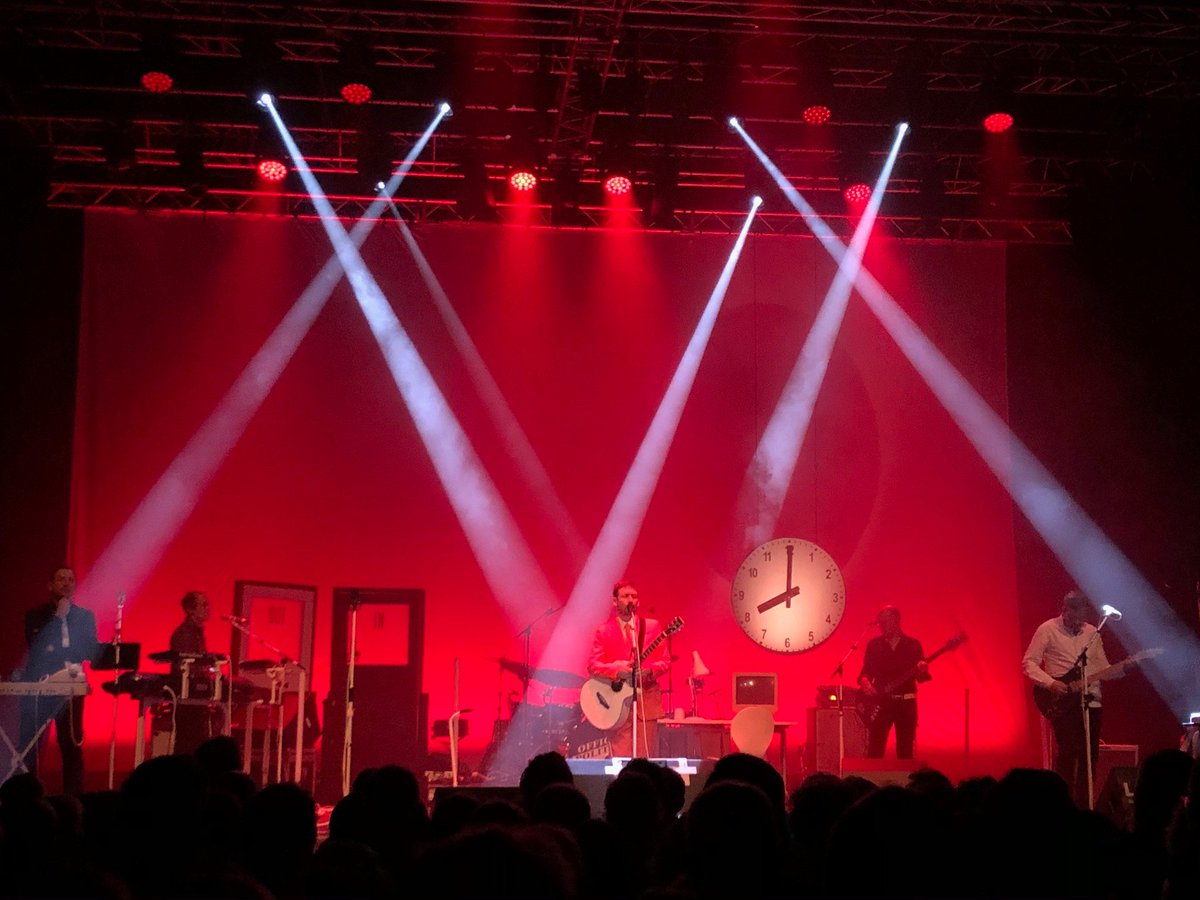 Hier, le dandy merveilleux <a href="/neilhannon/">neil h</a> et <a href="/divinecomedyhq/">The Divine Comedy</a> étaient à <a href="/LaCarene/">La Carène</a>. Un moment de grâce où sa voix grave et belle entrechoque les chœurs en canon de ses musiciens. L'art doit toujours influencer aiguiser notre sens du mémorable et de l'expérience client. 
#memorable