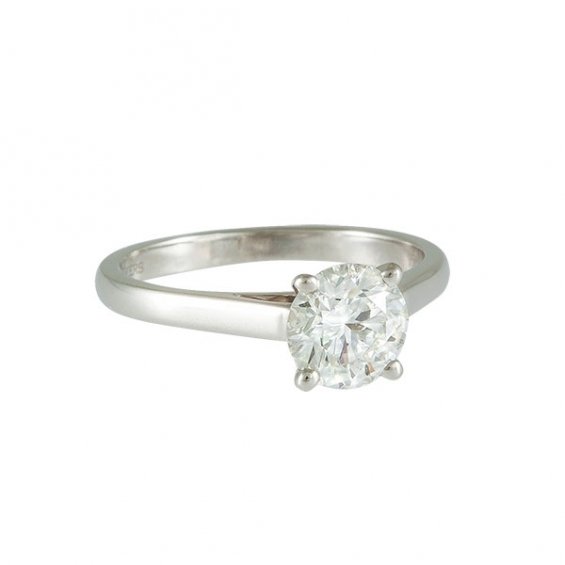 What are the surprising facts about #EngagementRings ? Find out here: #DiamondJewellery ow.ly/RZgs30pEDxl