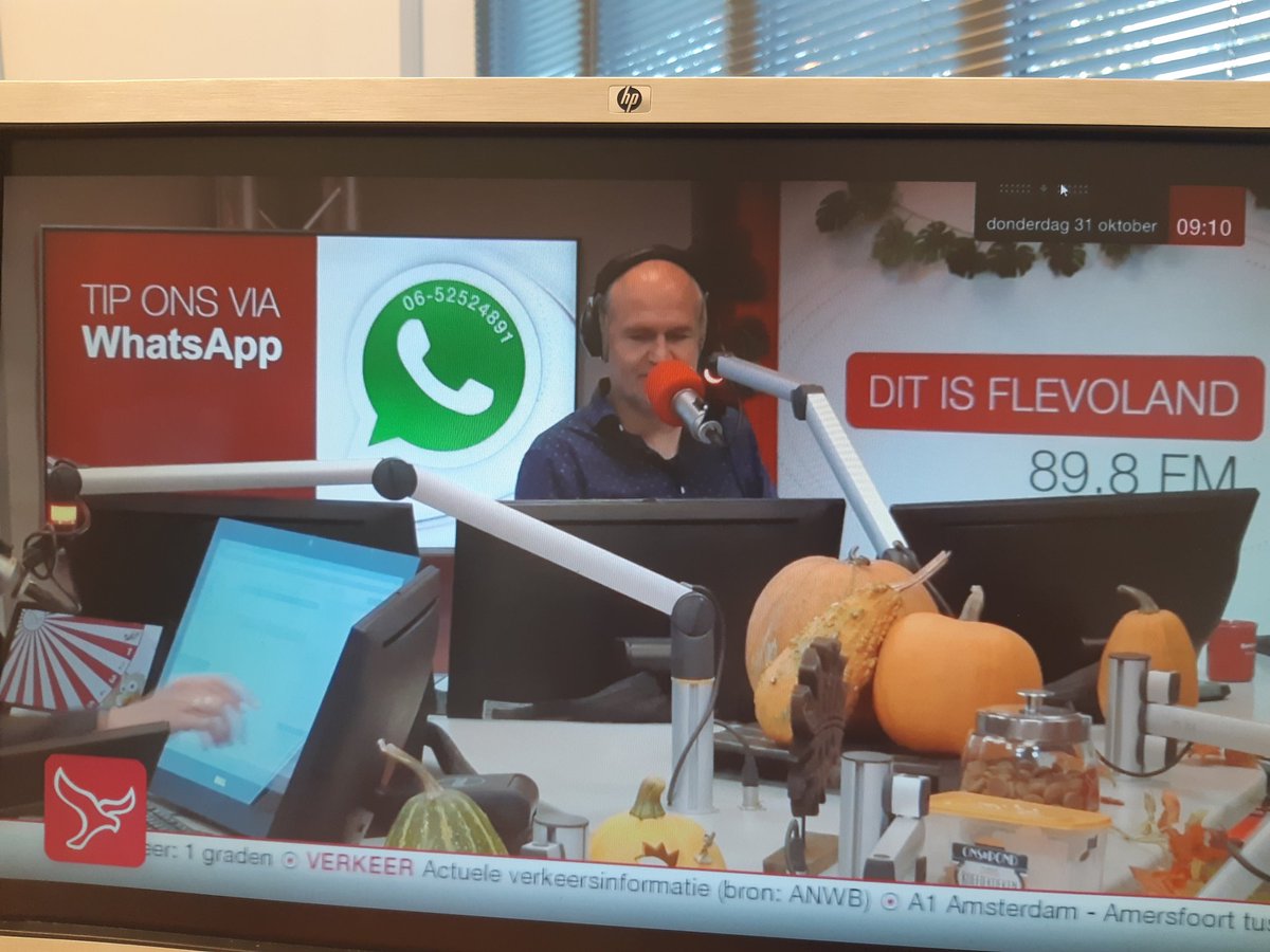 Radio interview van collega's <a href="/UWVnl/">UWV</a> <a href="/WSPFlevoland/">WSP Flevoland</a> bij <a href="/OmroepFlevoland/">Omroep Flevoland</a> ivm de #Flevowijs onderwijsmarkt  vanavond 18.00-21.00 uur bij <a href="/AlmereCityFC/">Almere City FC</a> Subsidie voor scholingsbudgetten vanuit schoolbesturen #Flevoland HBO zij-instroomtaject <a href="/ASGalmere/">AlmeerseScholenGroep</a> <a href="/almere/">almere</a> flevowijs.nl