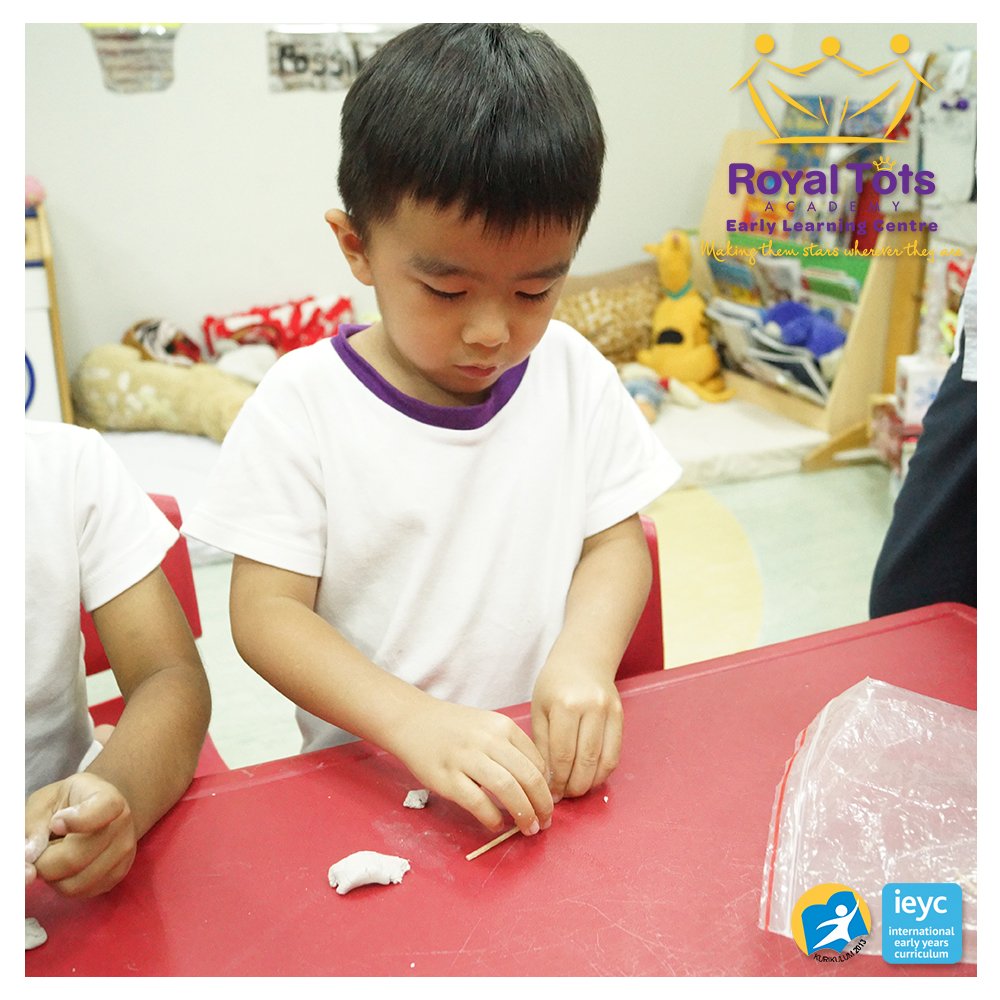 RoyalTotsIndo's tweet photo. The ability to accurately identify shapes is a foundational mathematical skill, and it is quite rewarding for children because their world is full of shapes.
#Preschool #preschooljakarta #earlyyears #ieyc #learn #playbasedlearning #learningthroughplay #fieldworkeducation https://t.co/Xlk9zr9SnM