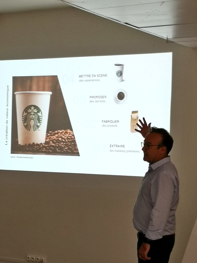 L'expérience crée de la valeur. Starbucks à développé l'expérience consommateur dans un marché dirigé par le prix. #croissantsdelune