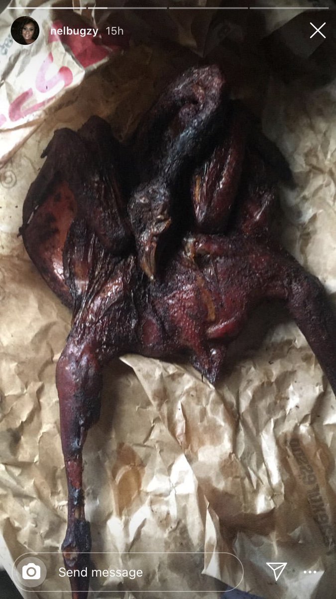 uforoe's tweet image. Instagram vendors can kill 😆
My cousin saw beautiful smoked chicken online and went to order. 

Ladies and gentlemen, what she ordered versus what she received 😂😂