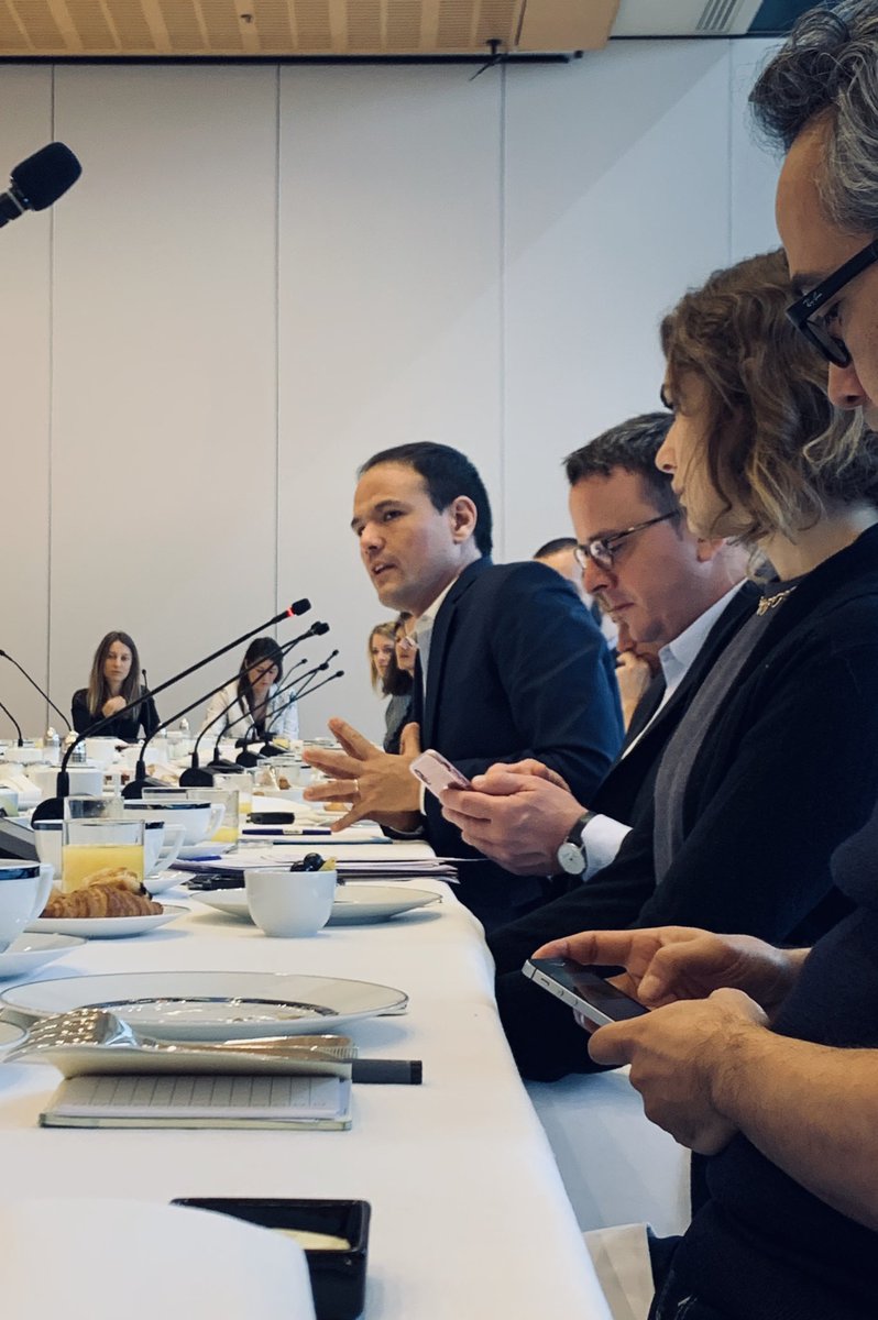 Qarnot's tweet photo. Avec @cedric_o au Ministère de l’ @Economie_Gouv, pour un petit-déjeuner organisé par @RAISE_France et @BainCompanyFR. 
Discussions stratégiques passionnantes sur les relations start-up/grands groupes.
#DavidavecGoliath #computinganywhere https://t.co/jPDx6ggcBK