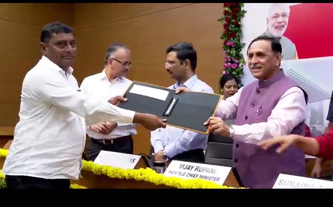 nvpetroleum's tweet photo. Welcome Sir @vijayrupanibjp  at Shree Ghantakarna Veer  Jain Temple,Mahudi. We on behalf of HPCL family sharing vote of thanks for granting us first PSU-OMC CNG Station of Sabarmati Gas Ltd
@CMOGuj @HPCL @CollectorGnr @NWZ_Ahmedabad @saurabhpatelguj  @VijayKu90502487 https://t.co/XaNSj3vNdQ