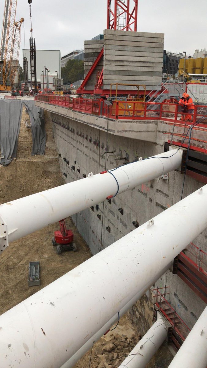 ArmelleLagrange's tweet photo. #Eole chantier en images ! En 2022 une nouvelle gare, une nouvelle mobilité à la Porte Maillot ! Un défi quotidien pour un ouvrage exceptionnel ! @SNCFReseau @IDFmobilites @Actu_Transilien https://t.co/rjGsRMxbBY