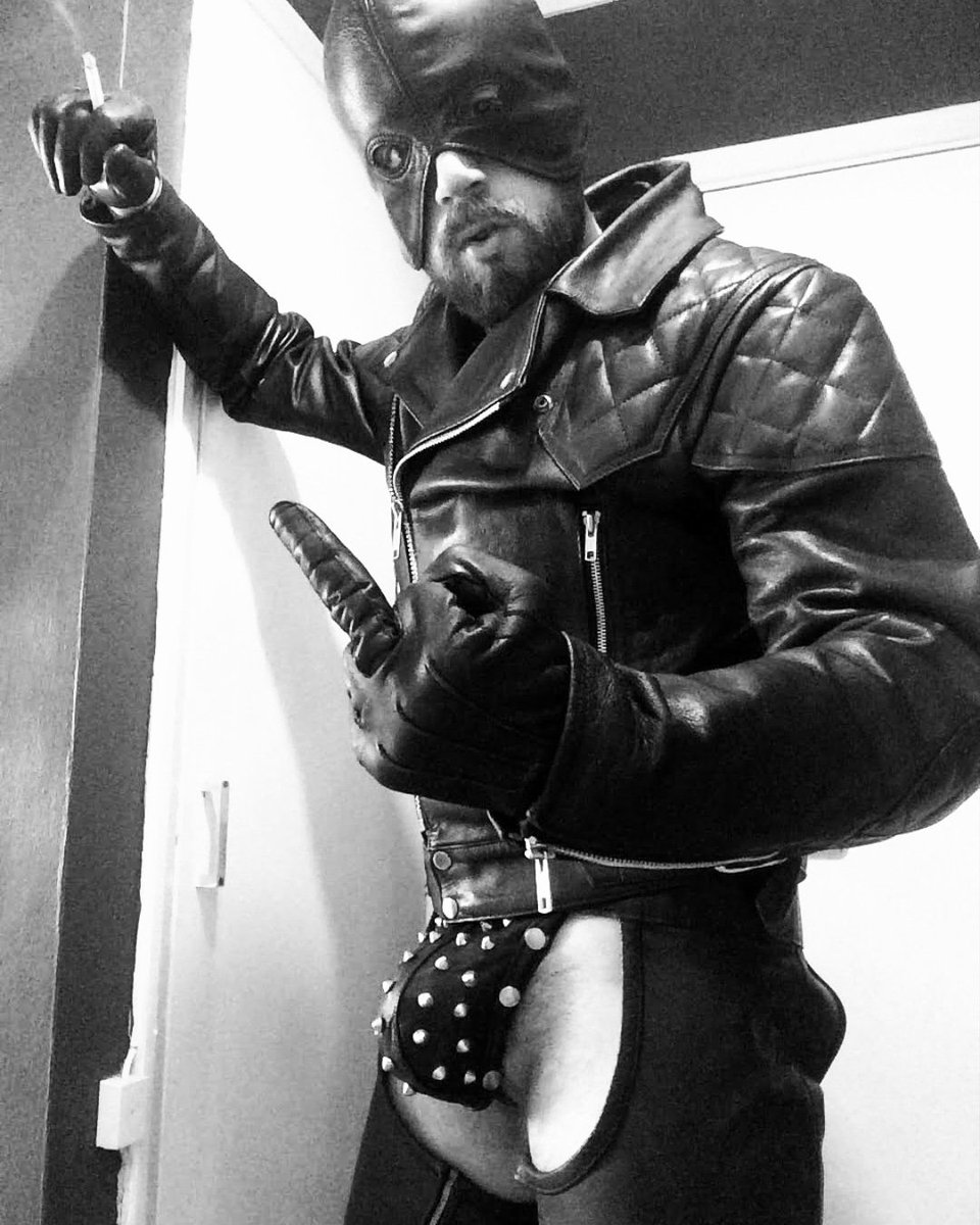 Itlmakeyoureyes's tweet photo. Power.
.
#executionersmask #leathermask #leathermaster #gaymaster #gayalpha #smokingmaster #leatherbulge #bigbulge #gaybulge #bulgeworship #meninleather #gayleather #gaysmoker #smokingfetish #leatherfetish #domtop #master #boss #sir #cashdom #studdedleather #gaykink #bdsm #smoker https://t.co/RvQvKIqsHV