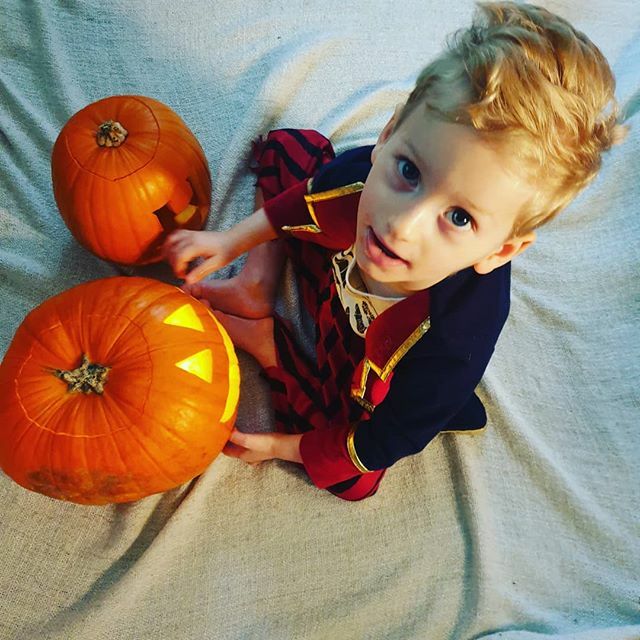 CozzieCorinne's tweet photo. HaPpY HaLloWeEn 🎃🕸🕷👻🧙♀️🦇 My little Pirate ⚓🚢
.
.
.
#happyhalloween #happyhalloween🎃 #eyeeyecaptain #pirate #piratecostume #pumpkin #pumpkin🎃 #pumpkins #pumpkincarving #halloweencostume #halloweencostumes #halloween2019 #halloweentoddler #angelma… https://t.co/MEdB3T0LNo https://t.co/yUTnVlN9Gs