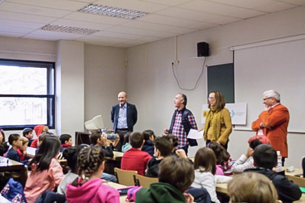 UBUEstudiantes's tweet photo. #Actividades_UBU | La educación del talento es un proceso clave para el logro de la excelencia educativa
La #UBU a través de la Unidad de Cultura Científica e Innovación nos ofrece la posibilidad de participar un año mas en @UbuIngenio 
►Inscripción:  https://t.co/KRkmgAs0hK https://t.co/96SMOafi98