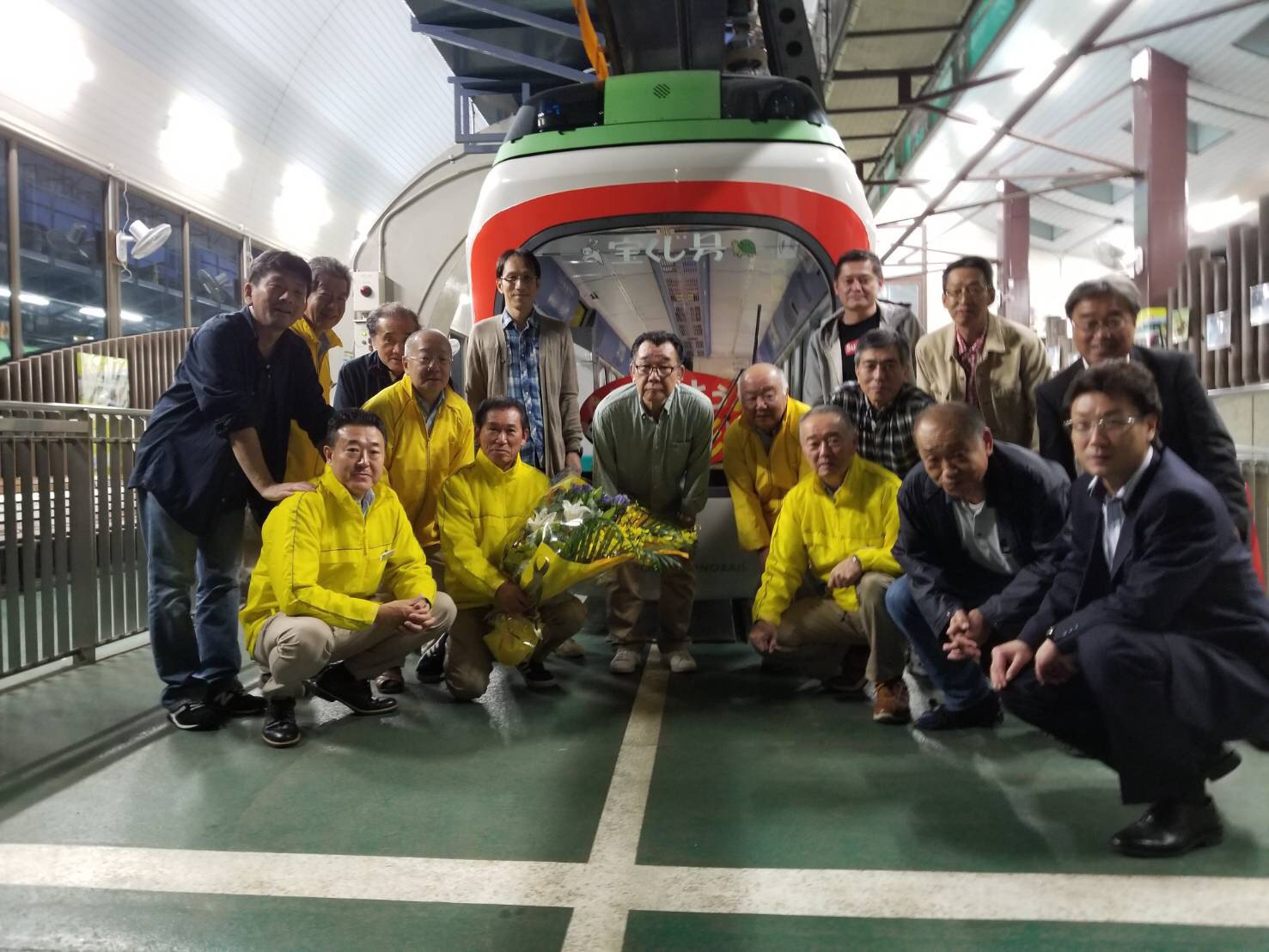 東京都交通局 本日をもって上野動物園モノレール40形車両は運行を終了しました 長い間ご愛顧いただき ありがとうございました