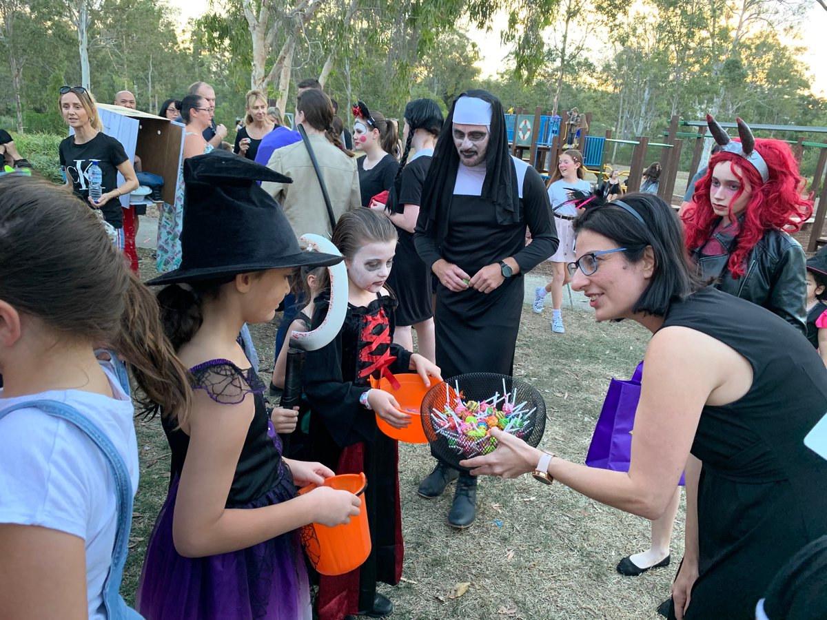 charismullenmp's tweet photo. Halloween in #AugustineHeights is always spookily spectacular! πGreat to once again team up with our local Neighbourhood Watch for a terrific afternoon of 'trick or treat' fun...it's scary out there! https://t.co/1pXARhzHEw