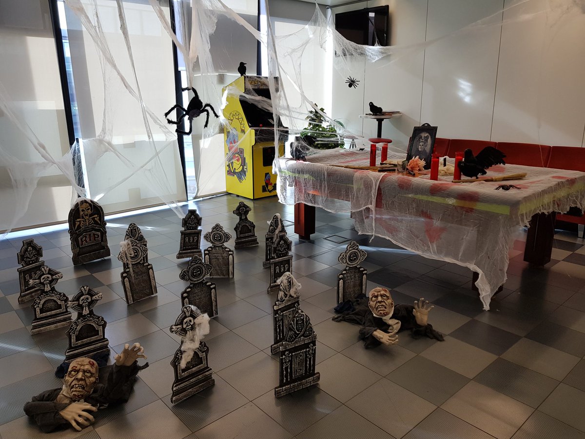 EA_Espana's tweet photo. ¡Feliz Halloween! 🎃🦇💀👻 https://t.co/FhshQO3k2n
