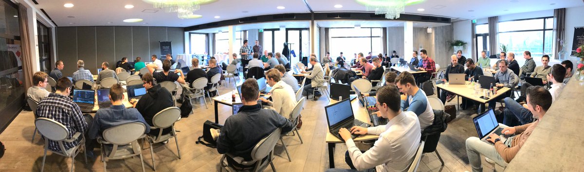 ilionx's tweet photo. Morgen&amp; zaterdag staan de #ilionxDevDays weer op het programma! 🤩 Het event vóór en dóór ilionx #ontwikkelaars. Blij dat @HotelArnhem voor de 9e keer onze gastheer is. Dit jaar groter dan ooit; 120 collega’s, 16 #talks, 8 #workshops 👉 https://t.co/M8r3ziJii2 #kennisdeling https://t.co/9gNVzL4pdU