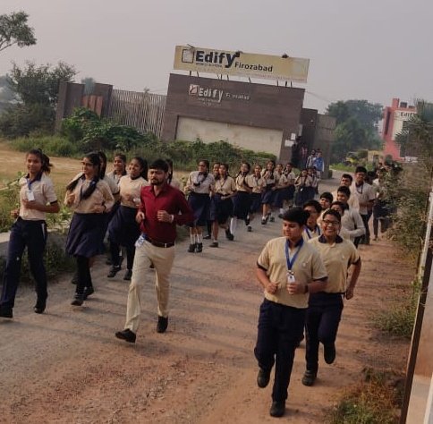 TulshanSachin's tweet image. Participated in #RunForUnity organize din Edify World School, Firozabad and took the #PledgeForUnity.