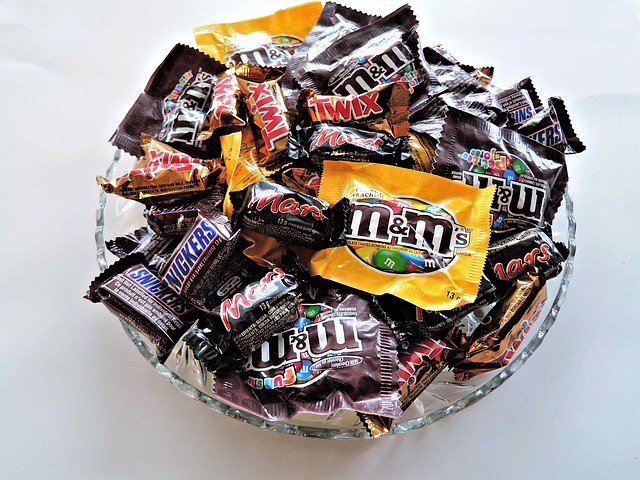 Meet The #Robots Working The Sweet Aisle This #Halloween. ow.ly/MdLr50wXjq2