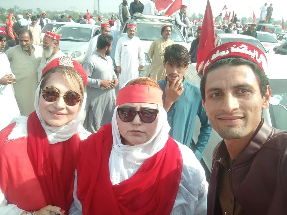 Palwasha_Abbas's tweet photo. #ANPJoinsAzadiMarch women representatives in.#AzadiMarch https://t.co/QzyMByduZL
