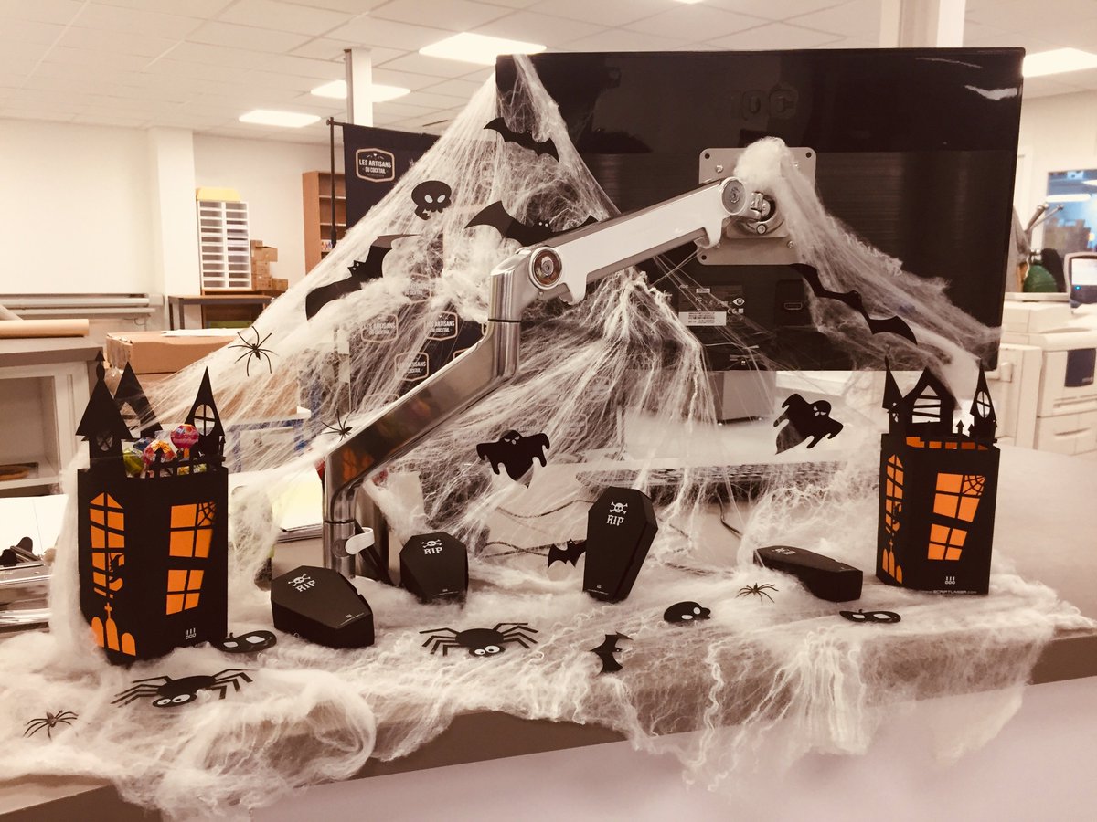 ScriptLaser's tweet image. 💀 Un bonbon ou un sort ? 💀
👻 Récupérez votre boîte à bonbons en agence
👇Une surprise supplémentaire vous attend ! 
👻 Si vous êtes impatient(e), vous pouvez la dévoiler en cliquant sur ce lien 👉 bit.ly/2C1WEWw
#Print #Imprimeur #Paris #halloween2019