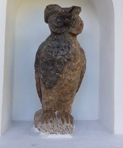 Alumn_USB's tweet image. Hoy en #MiTBTenUSB tenemos uno de los elementos “místicos” de nuestra #USBve Es un búho de ónix escondido en el rectorado que promete hacerte aprobar Mate 1, a cambio que le sobes el pico 😆 Levante la mano el que le sobó el pico al búho 🦉 🙋‍♀️🙋‍♂️