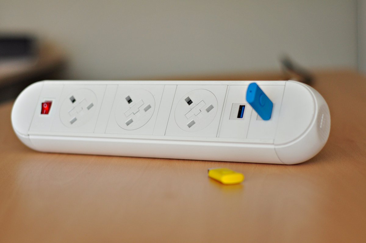 ABL_UK's tweet photo. Trickle or treat? ๐ Whatโs the difference with USB smart charge and USB Data? find out here: https://t.co/r754fBK2iw #trickortreat #officepowermodules #officepower https://t.co/ZNqym9Locw