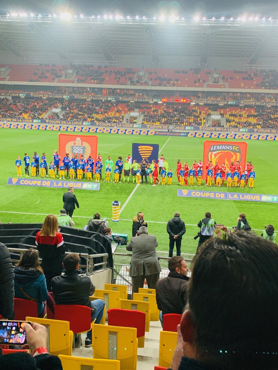 EtsConty's tweet photo. #EtsConty était présent hier soir dans les tribunes du @MMArenaOfficiel pour la qualification du @LEMANSFC en @CoupeLigueBKT (victoire 3-2 face à @ogcnice).
Direction les 8e !
#LMFCOGCN https://t.co/LhXCX0DBHI