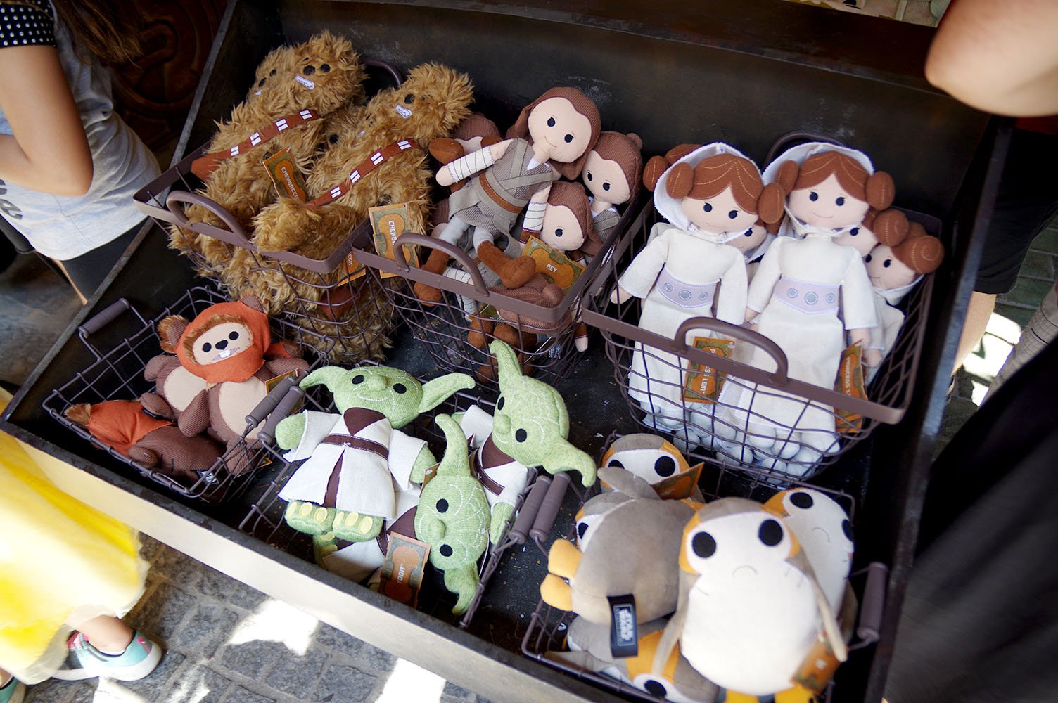 海外ディズニー スターウォーズ ぬいぐるみ SWエリア限定お土産&宇宙のクリーチャーも可愛い! 最新「スター