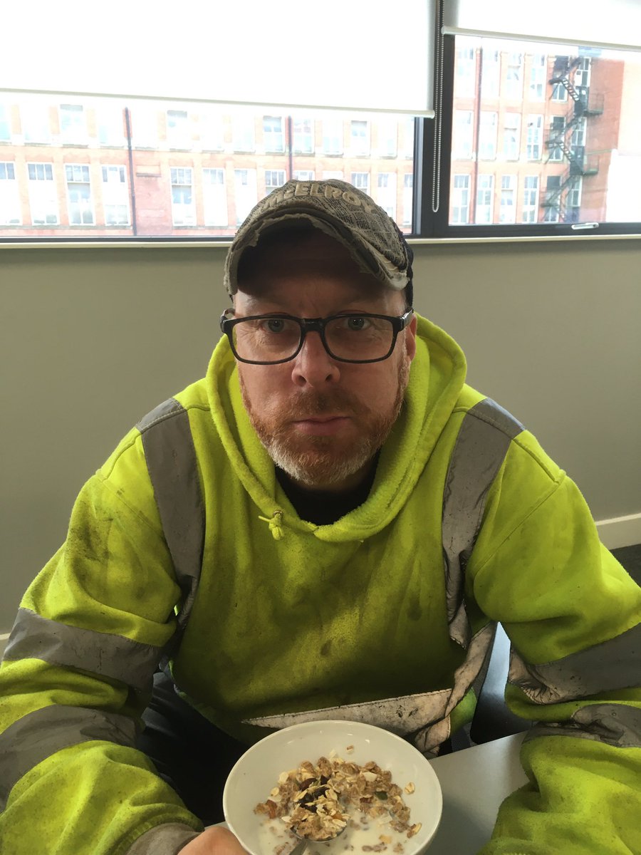 MaccallJim's tweet photo. Nice to career diversification @frankieboyle, back on the tools https://t.co/zBDcckFSgw