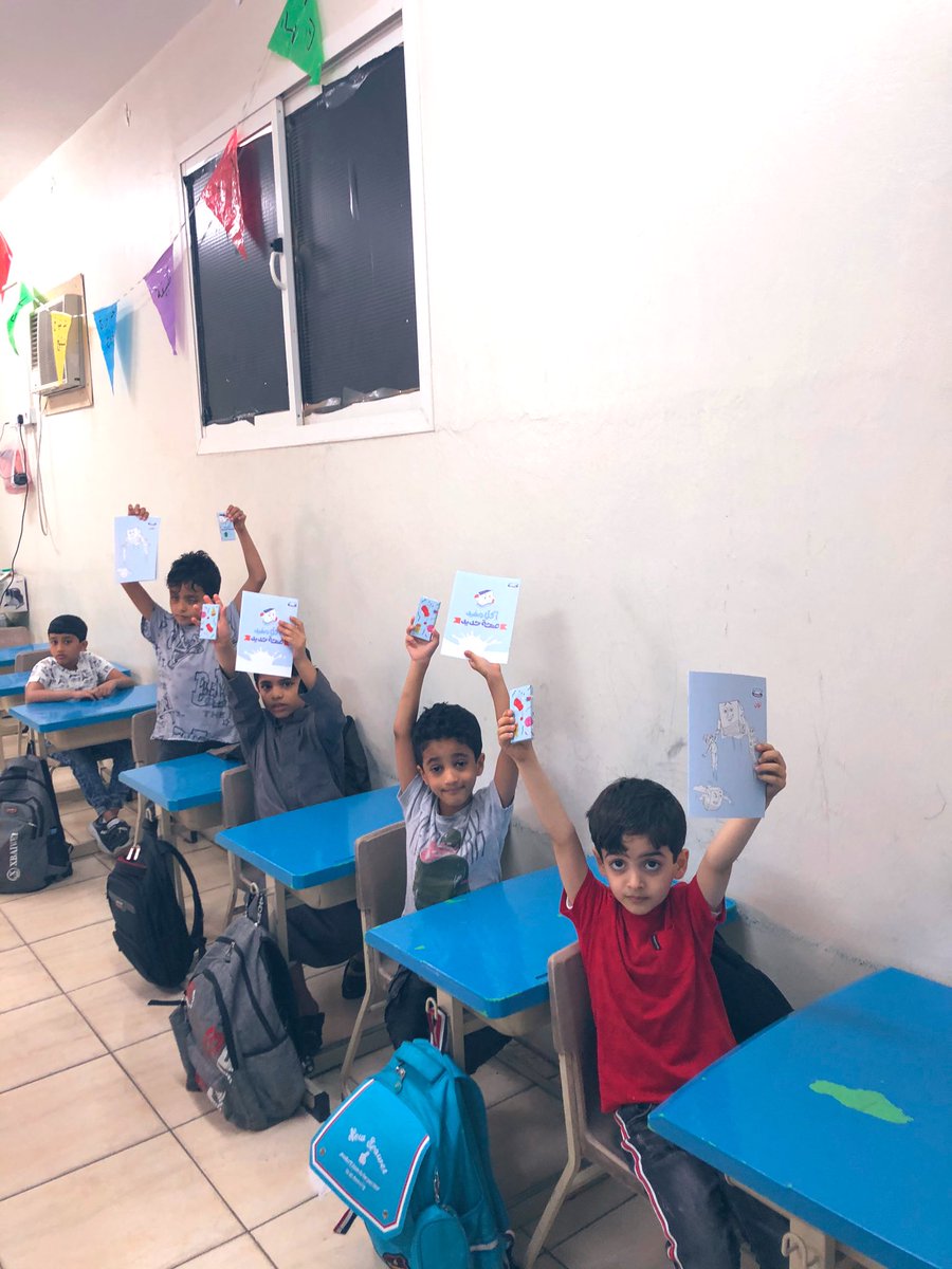 p47220's tweet photo. في بادرة جميلة وضمن برامج الشراكة المجتمعية قامت شركة سدافكو  (حليب السعودية) بزيارة للمدرسة واقامت ندوة توعوية وتثقيفية عن أهمية الحليب لصحة الإنسان ودوره الفعال في بناء الجسم السليم تحت عنوان ( أكل مفيد وصحة حديد )
و تم بعدها توزيع الحليب وكتاب  لجميع طلاب المدرسة. https://t.co/Kj1MHX8QUg
