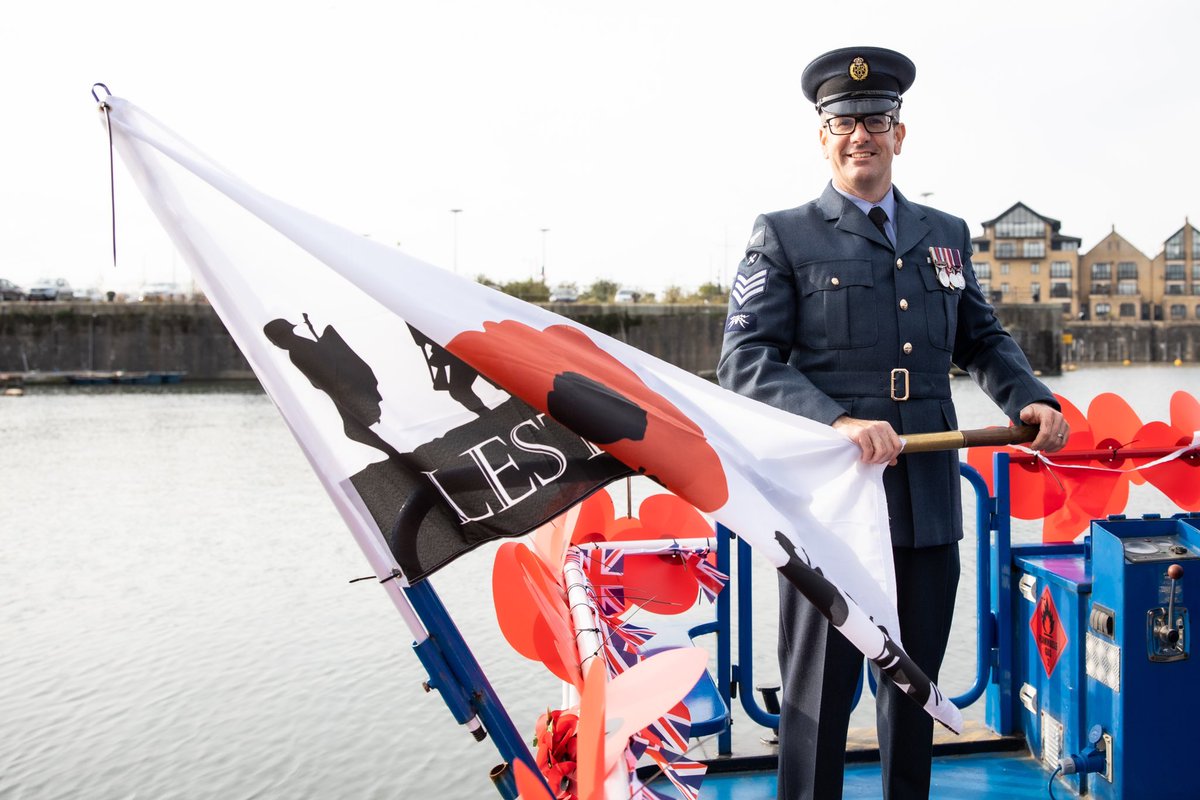Row4Victory's tweet photo. Fraser got back out on the water yesterday, albeit on a much bigger boat than he’s used to. Awesome to spend the day with the @northwestpoppy and the Lord Mayor of Liverpool @CllrAnnaRothery on the beautiful @prideofsefton1 and not have to row. https://t.co/VR2P5bzBwf
