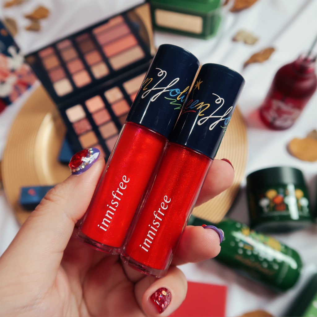 xxhani__'s tweet photo. สวยมากเลย คอลเลคชั่นใหม่ของ Innisfree Green Holiday Limited Edition🕯 มาในธีมเสียงดนตรีในวันหยุด ชอบพาเลทมาก สีโทนนู้ดชมพูตุ่น ใช้ง่าย ลิปทิ้นต์กลิ้ตเตอร์ สีสดใส ติดทนด้วย

เอาจริงๆ ชอบทุกอย่างเลย กลิ่นของเทียนหอมทำให้รู้สึกอบอุ่นมาก หอมจริงๆ  

ขายที่ไทย 1 พ.ย. นี้ ทุกสาขา (ต่อ) https://t.co/ubMwHMPbo4