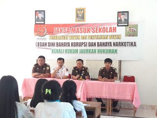 JAKSA MASUK SEKOLAH di SMP Negeri 5 Makale Kabupaten Tana Toraja kejati-sulsel.go.id/jaksa-masuk-se…