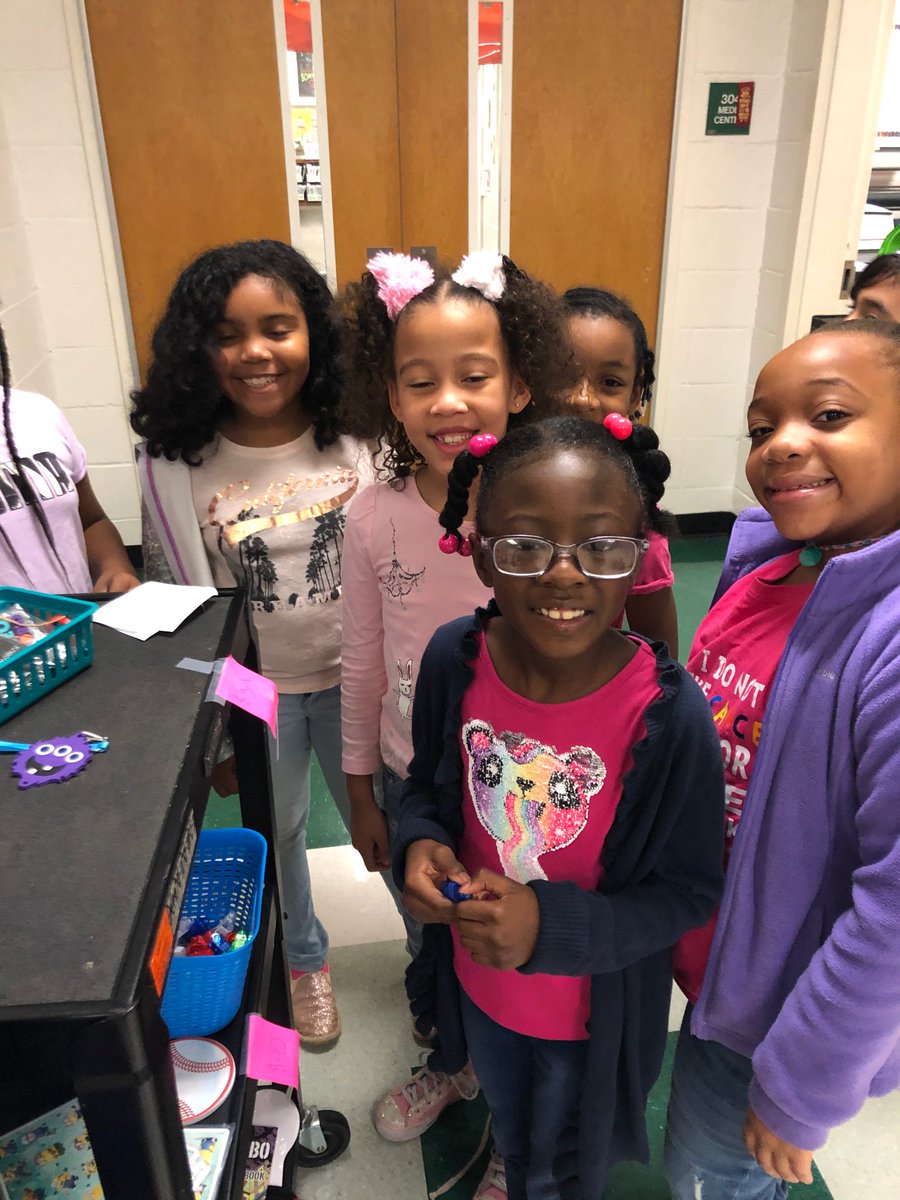 dr_p87's tweet image. Paw-Mart is a huge part of the SES school culture. The PBIS committee  ensures that all students have continuous opportunities to earn Paw-Bucks so they can go to Paw-Mart monthly and our student Ambassadors are amazing with running Paw-Mart!  
#SimplyExceptionalSchool