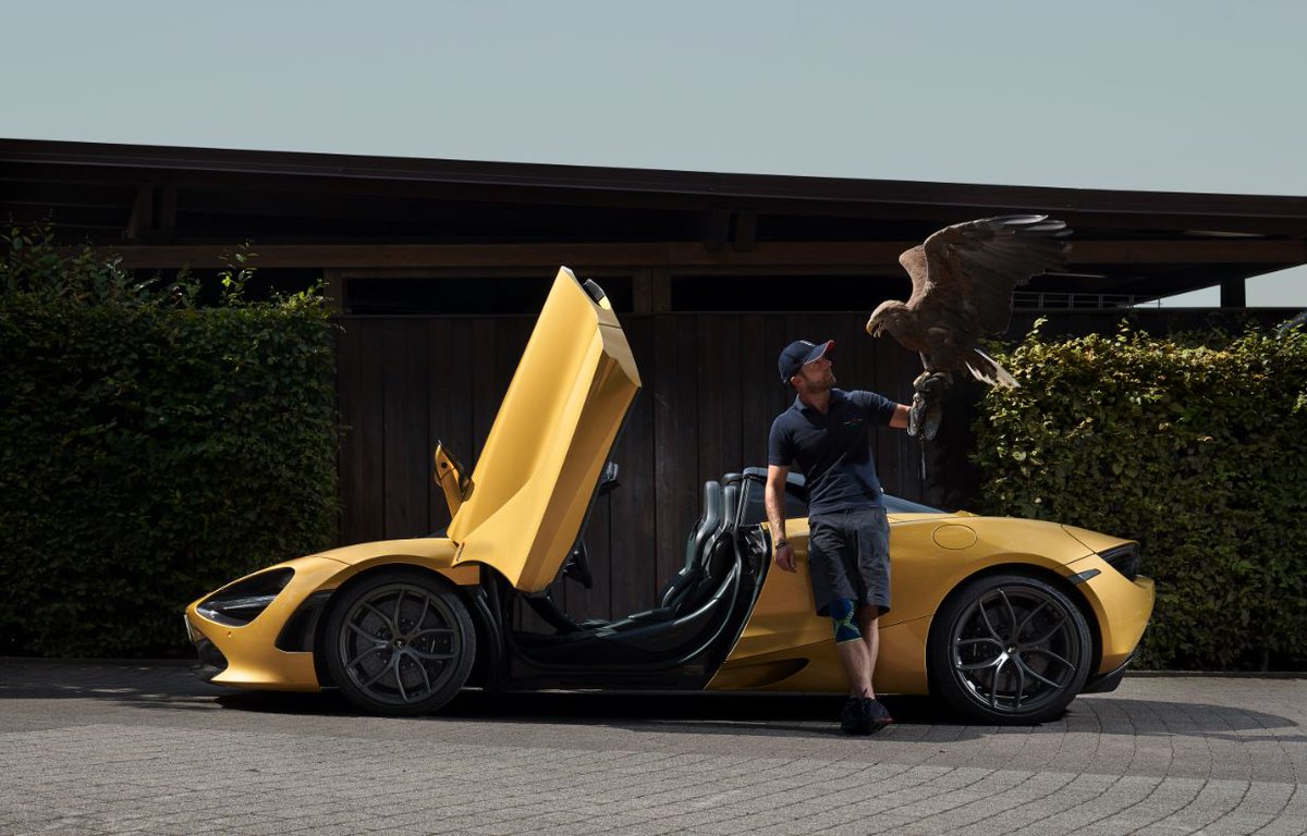 Q_themagazine's tweet photo. The 720 S Spider from @McLarenF1 , is a technological heavyweight in an ultra-light #carbon shell. The #sportscar weighs just about 1,500 kilograms, with a #speed performance of max. 341 kilometres per hour
#qualitymagazine #quality #lifestyle #automobile #mclaren #fastestcar https://t.co/JOUeZty0Gc